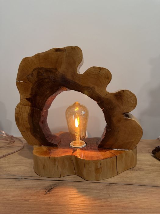 Handmade лампа от масивно дърво