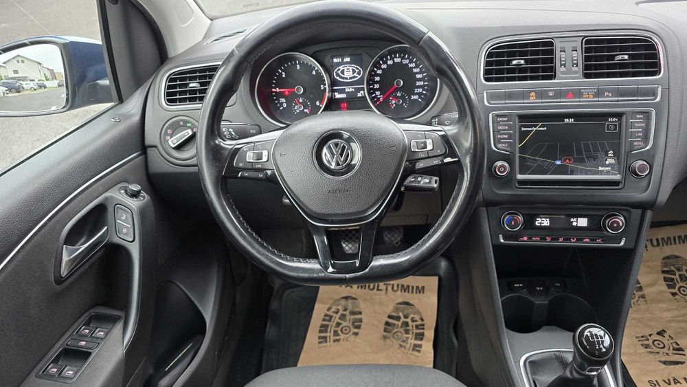 VOLKSWAGEN Polo 2015 — imagine 4
