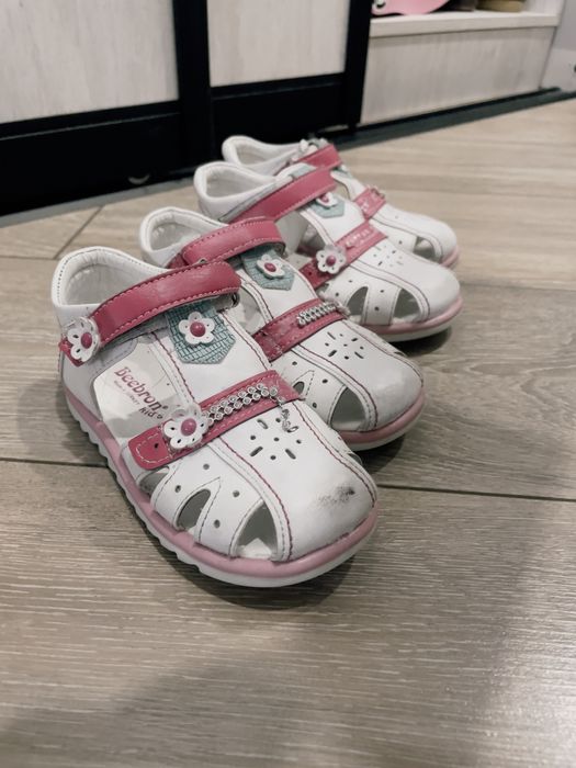 Сандали на девочек