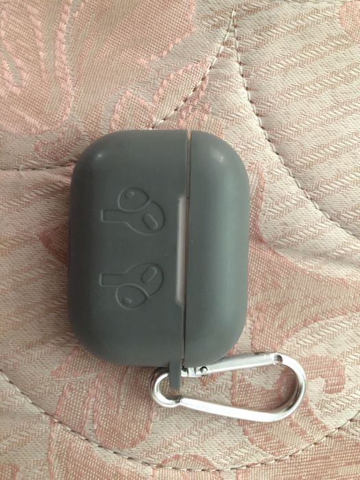 Продаю airpods pro срочно