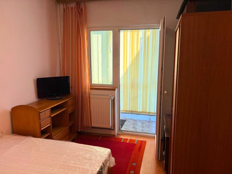 Apartament 3 camere zona Stadion - Aries, etaj intermediar, centrala, clima