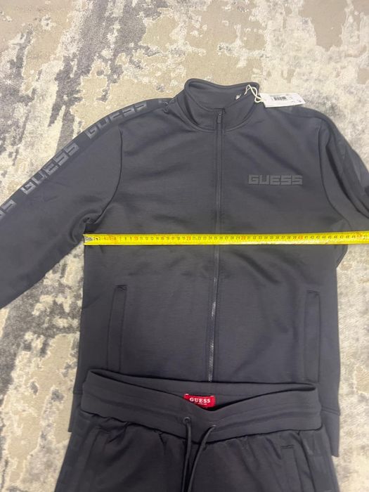 Trening guess barbati