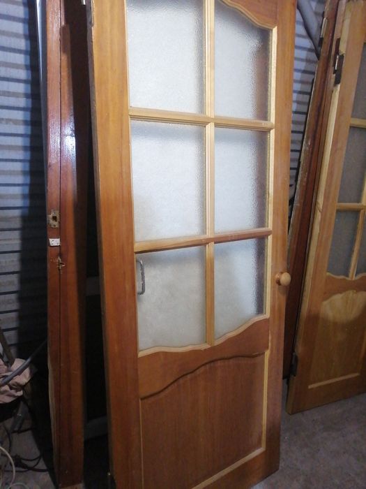 Двери межкомнатные, входные.