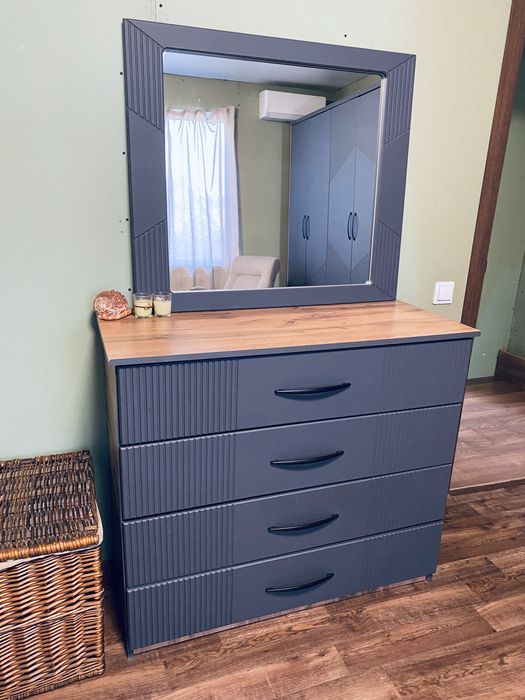 Продам комод с зеркалом