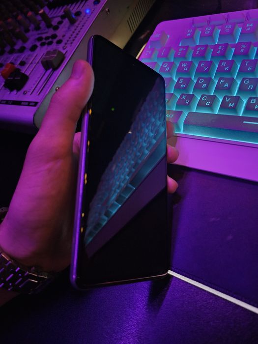 Продаю Samsung Galaxy A72 128GB в хорошем состоянии