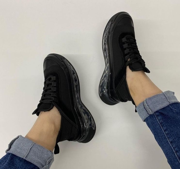 Продам кроссовки