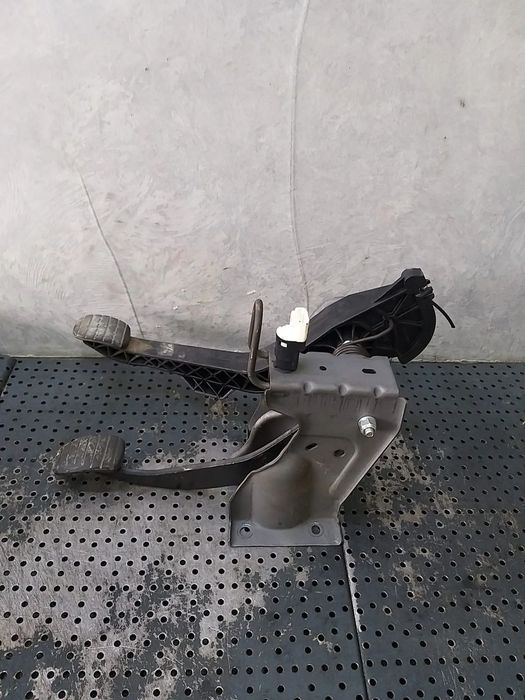 Ansamblu pedalier dacia logan ls 465106970r