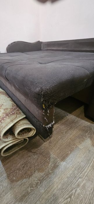 Отдам диван для дачи