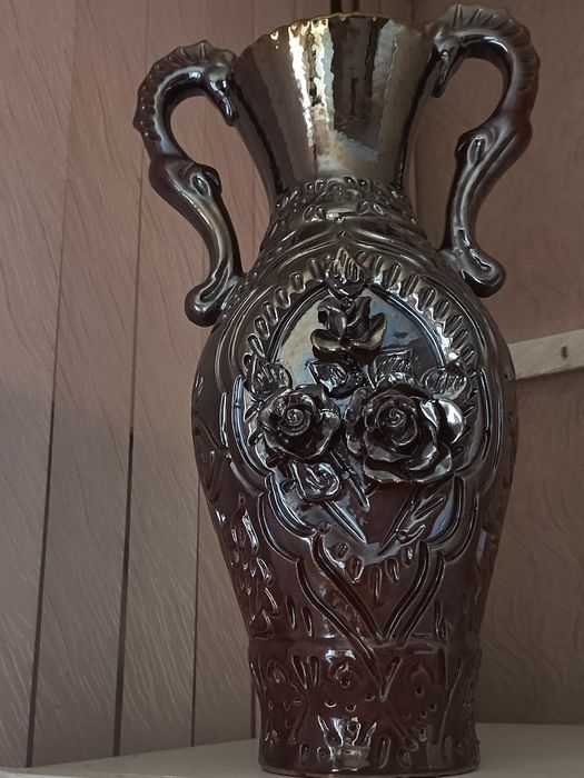 Ваза для цветов коричневая