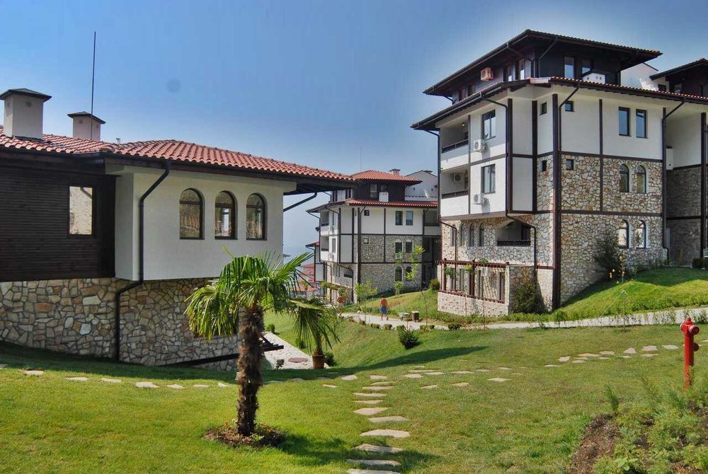 Просторен двустаен апартамент в комплекс „ Етъра 2 “, Първа линия, Морска гледка