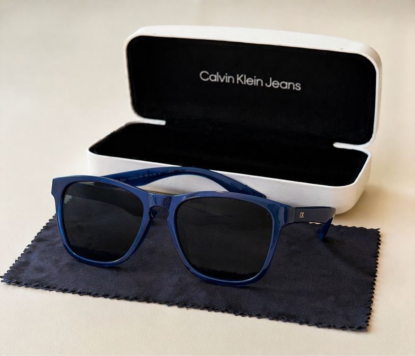 Ochelari de soare Calvin Klein Jeans – model modern, stare foarte bună