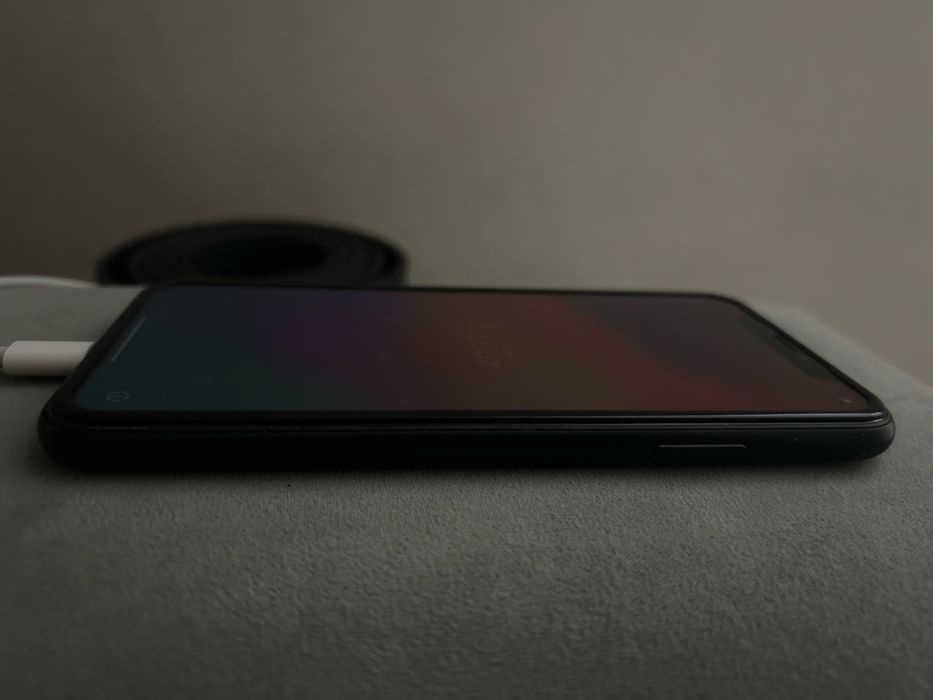 Продаю заблокированный Iphone XR 64Gb