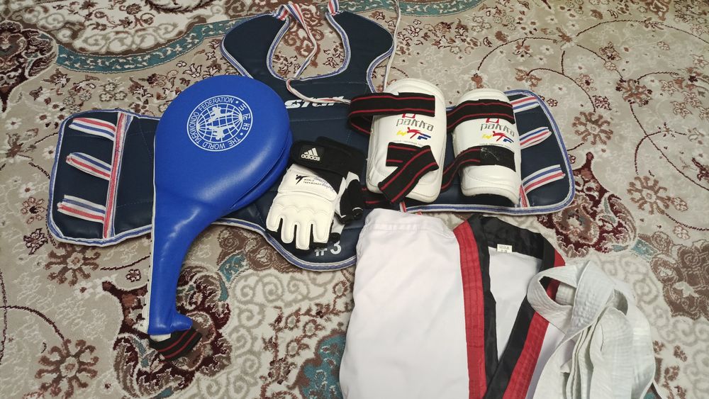 Форма и экипировка для таэквонда