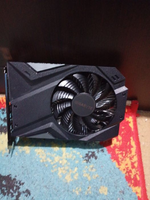 Vând placa video Nvidia Geforce marca Gigabyte 4 GB preț  600 lei
