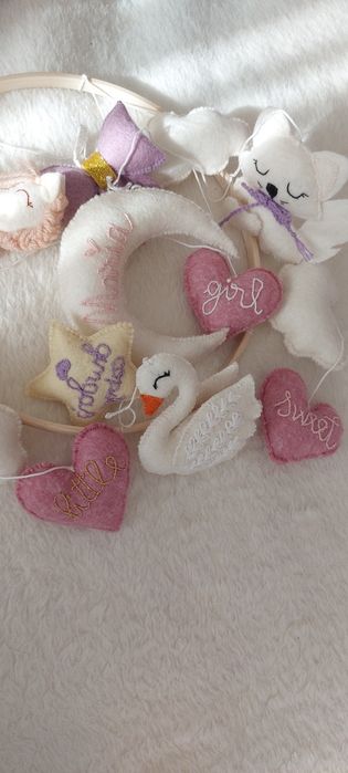 Carusel fetite handmade. Carusel bebelusi personalizat. Carusel handmade. Carusel personalizat. Cadouri nou nascuti