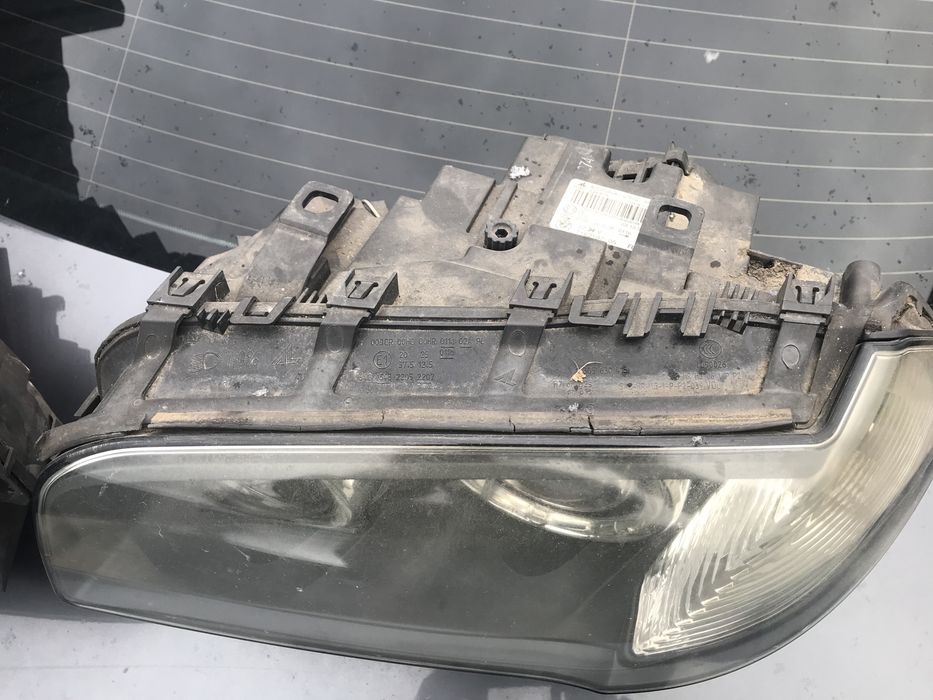 Far stanga dreapta Faruri Bmw X3 E83 Lci Xenon 2007-2010
