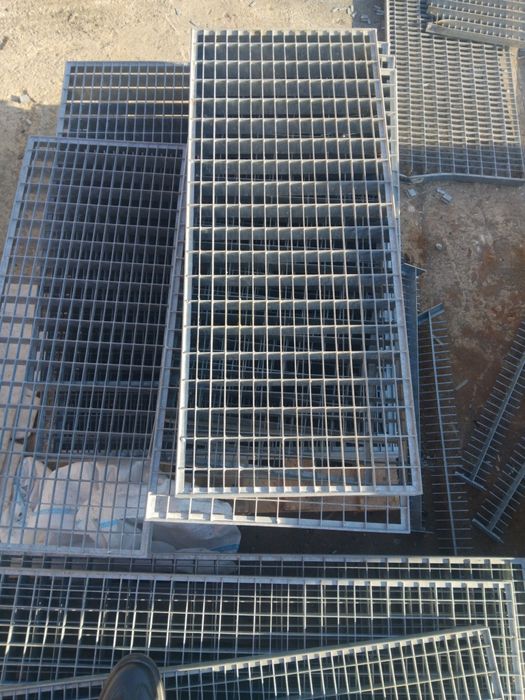 Vând gretare zincate sau trepte zincate