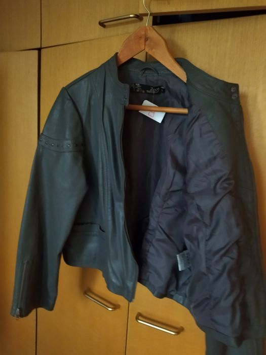 Продавам женско кожено яке