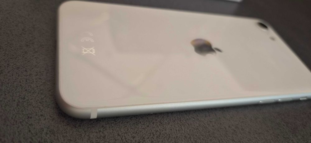 iPhone SE 2 (2020) – 64GB, eSIM, baterie 85%, stare bună
