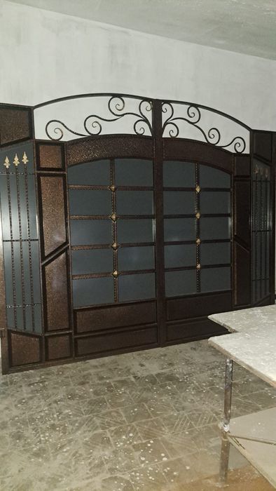 Глянцевый еврозабор ворота