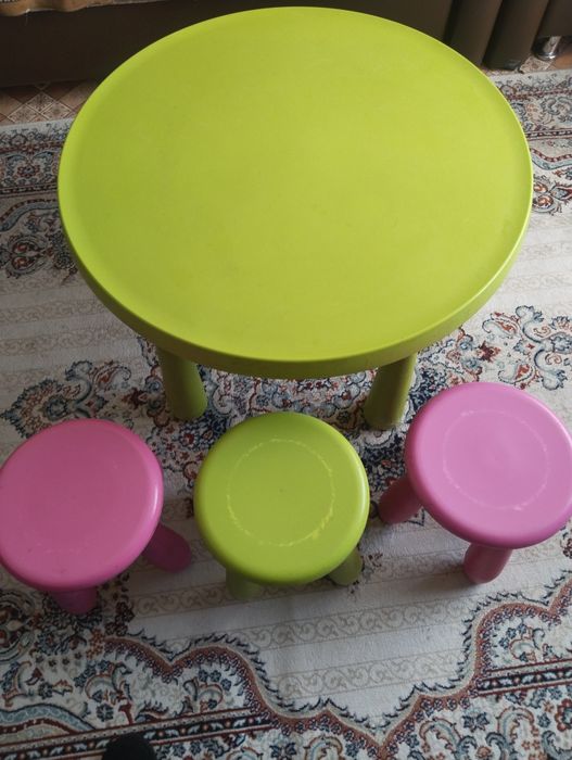 Продам стол и стулья. Фирмы "IKEA".