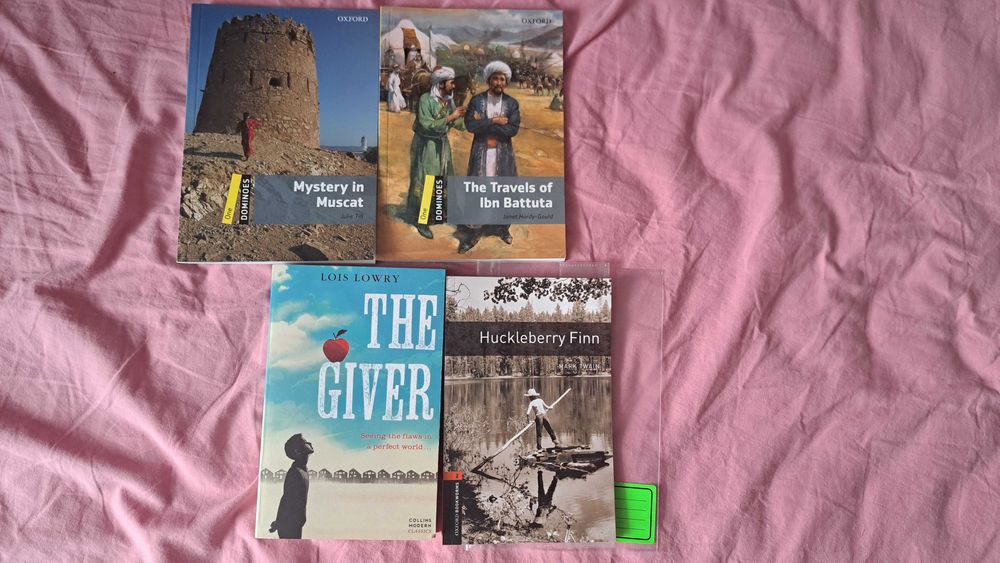 Учебници Британика(ПИСАНО С ХИМИКАЛ) и книжки