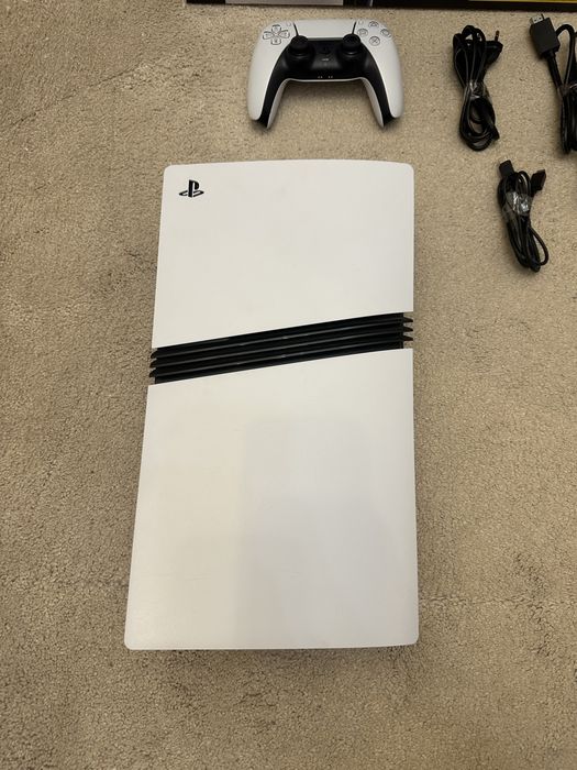 PlayStation 5 Pro 2TB + 2 controllere DualSense – Stare Perfectă