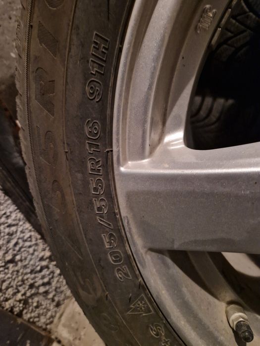 Комплект зимни гуми 205/55/16 с алуминиеви джнати 5х108