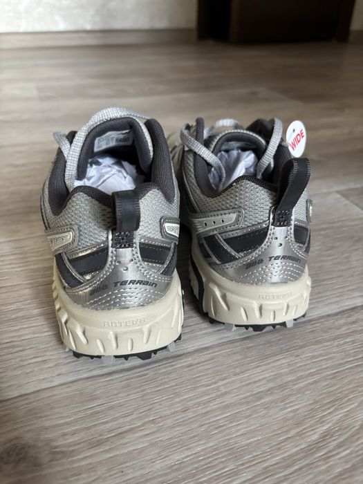 Женские кроссовки New Balance.