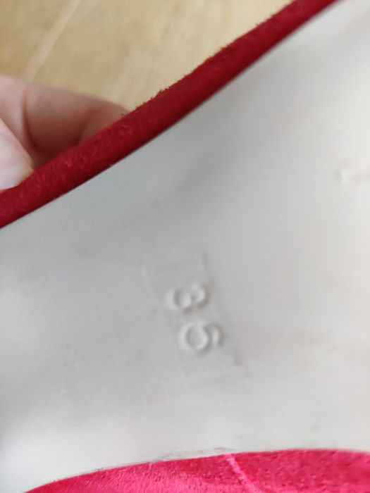 Стилето токчета велурени