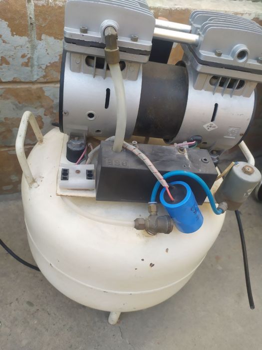 Стоматологичиский компрессор