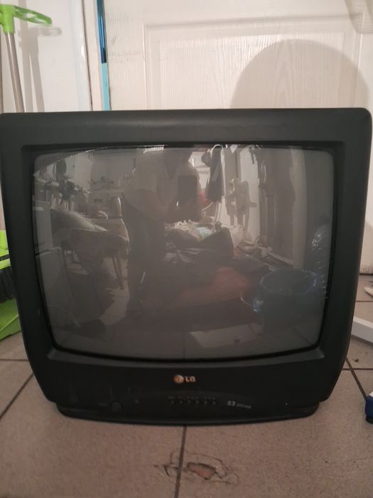 Продам телевизор лдж чёрный цвет