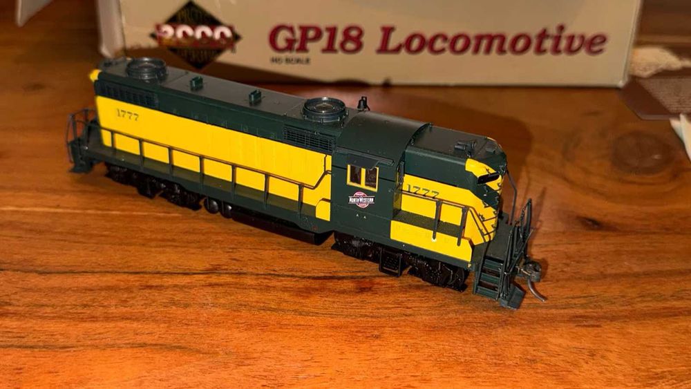 Macheta Locomotiva americana H0 Ho EMD GP18 C&NW 1:87 DC