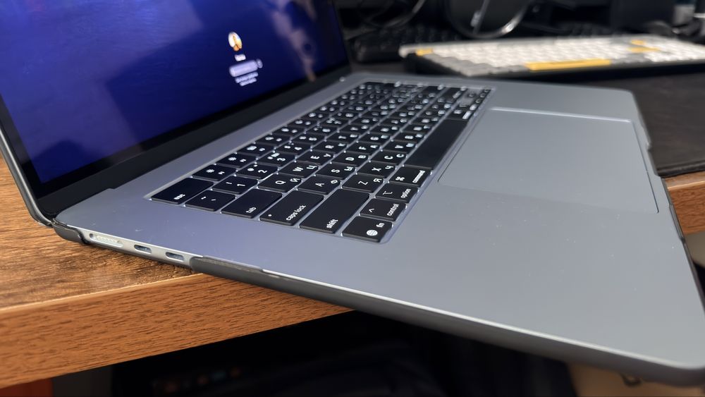 Macbook AIR m4 sotiladi