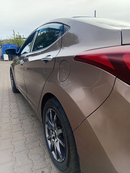 Автомобиль Hyundai Elantra
