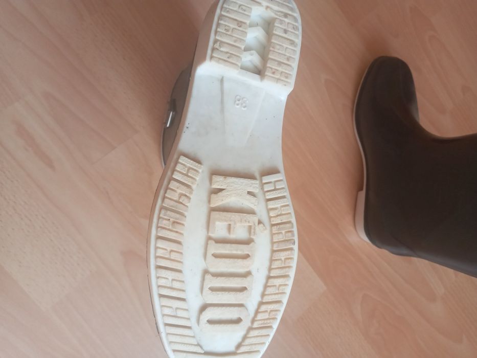 Продам детские резиновые сапожки