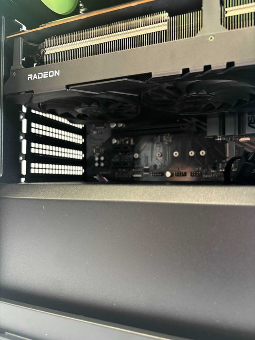 Геймърски компютър AMD Ryzen 7 5700X, ASUS TUF RX 6800XT, 32GB ram