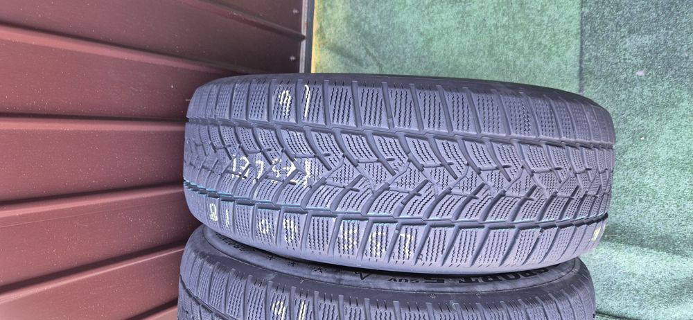 235 60 18 Dunlop m+s