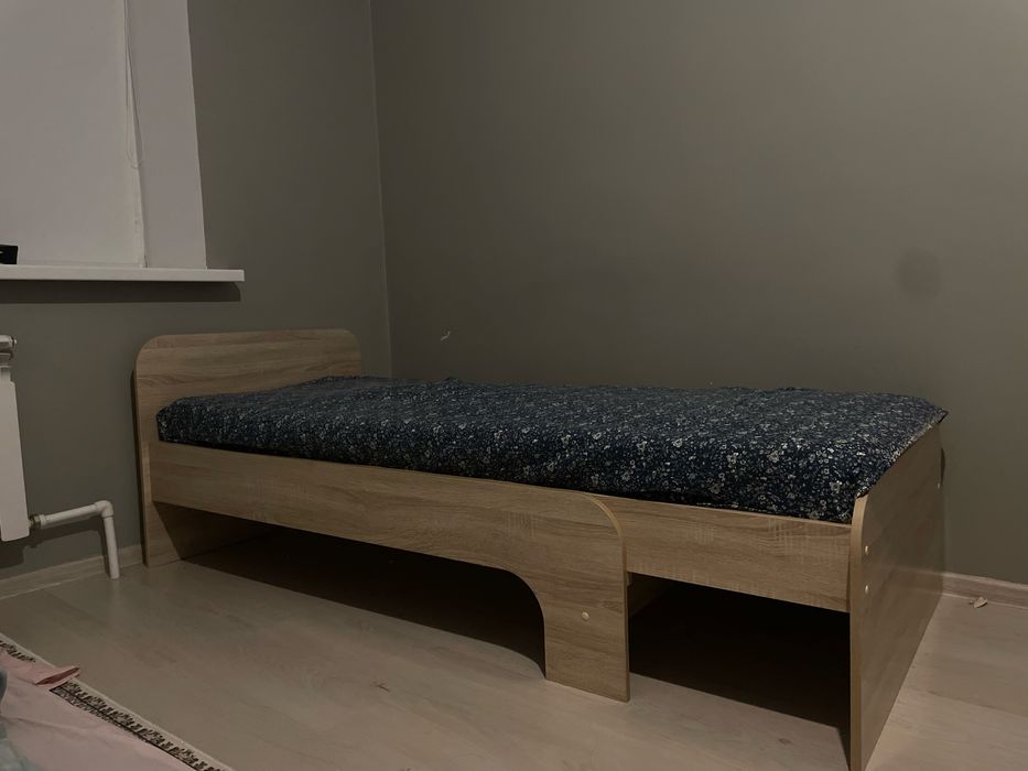 Кровать односпальная с матрасом