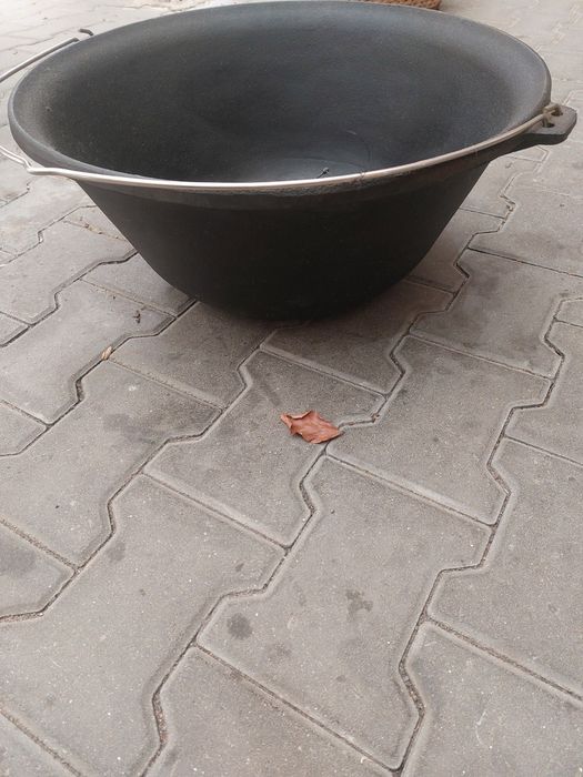 Ceaun fontă nou nu a fost folosit niciodată