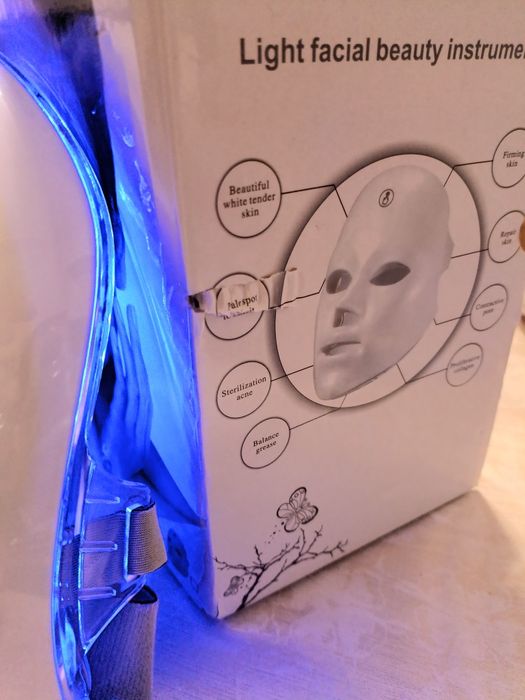 Масажор + LED маска за лице + подаръци