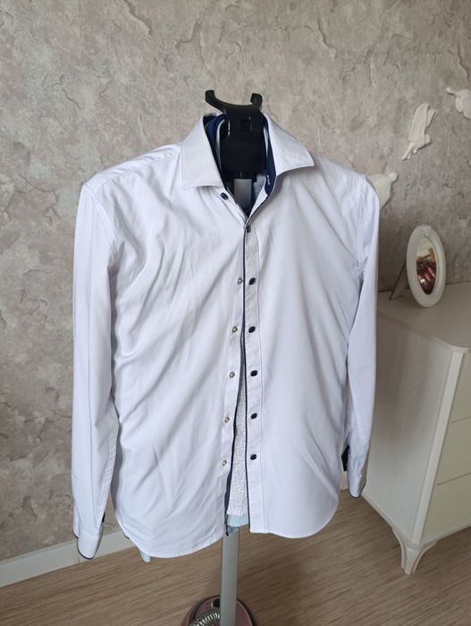 Продам рубашки школьные