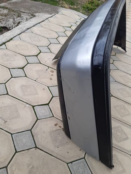 Продам задний бампер на мерседе w202.