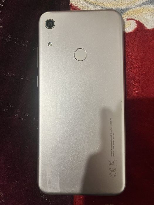 Продам телефон honor 8a