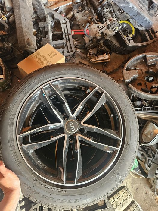 Лети джанти с чисто нови зимни гуми  235 55 19 за Audi q5