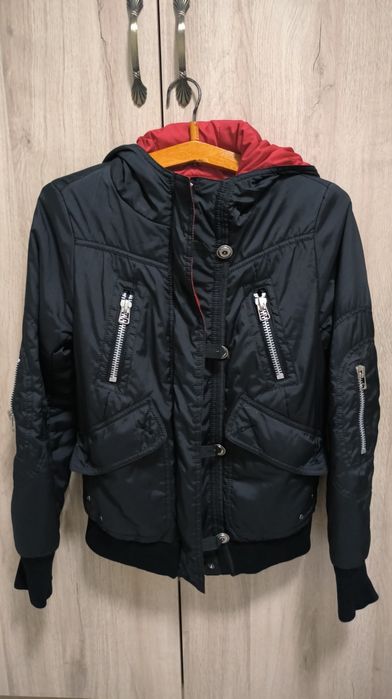 Продам женские весении куртки