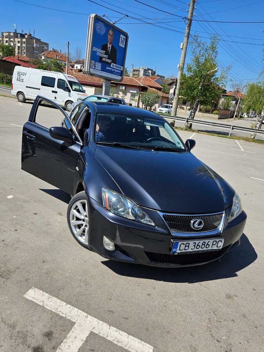 Продавам Lexus is220d