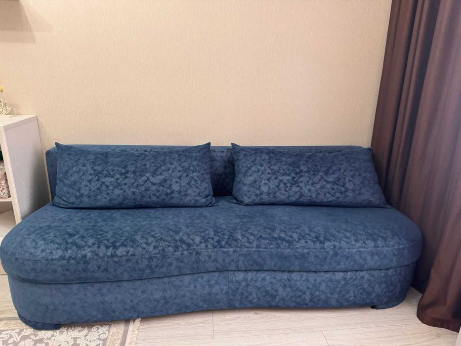 Продается стильный синий диван