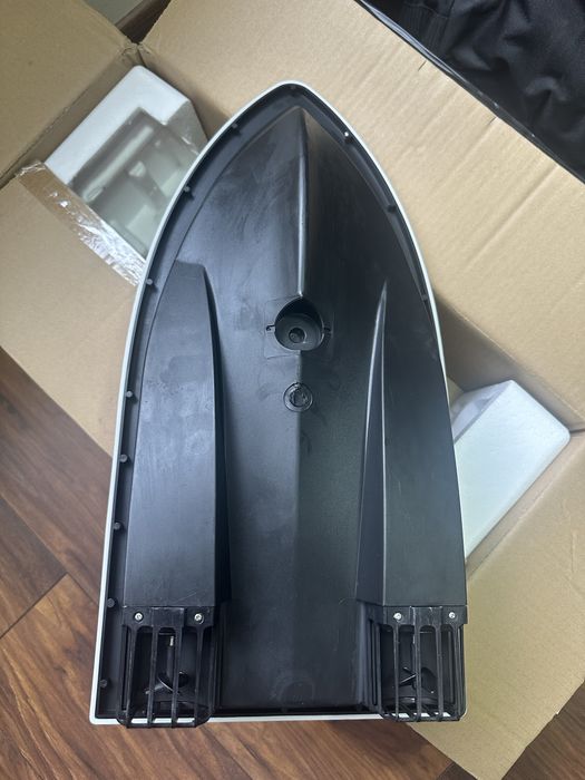 Лодка за захранка D19