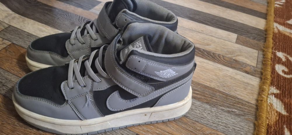 Тёплые кроссовки